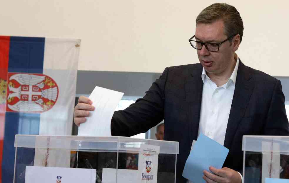 GLASAO PREDSEDNIK SRBIJE: Vučić sam došao na izborno mesto
