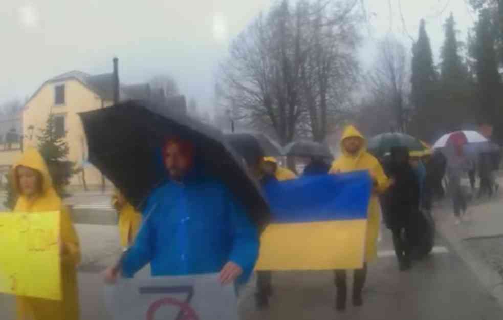 SKANDALČINA U REŽIJI NACISTA: Kukasti krst kao podrška Ukrajini i to sa skupa na Cetinju (FOTO)