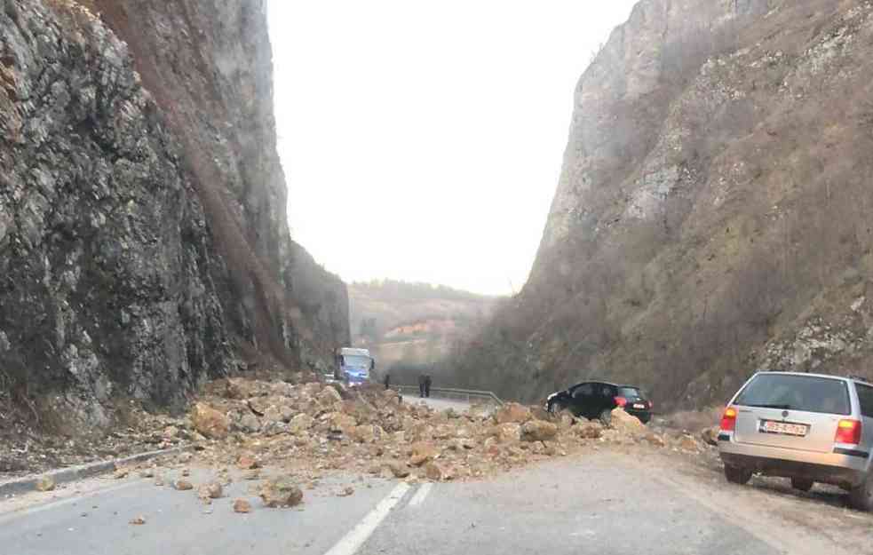 Oprez vozačima: Odroni na putevima oko Bajine Bašte