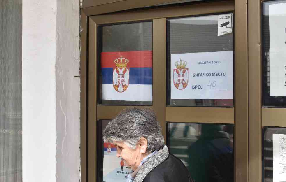 MUŽ I ŽENA SE POTUKLI NA BIRAČKOM MESTU! Razlog urnebesan, završili u zapisniku