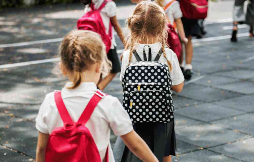 Alarm pred školu - neka deca ne razlikuju ime i prezime!