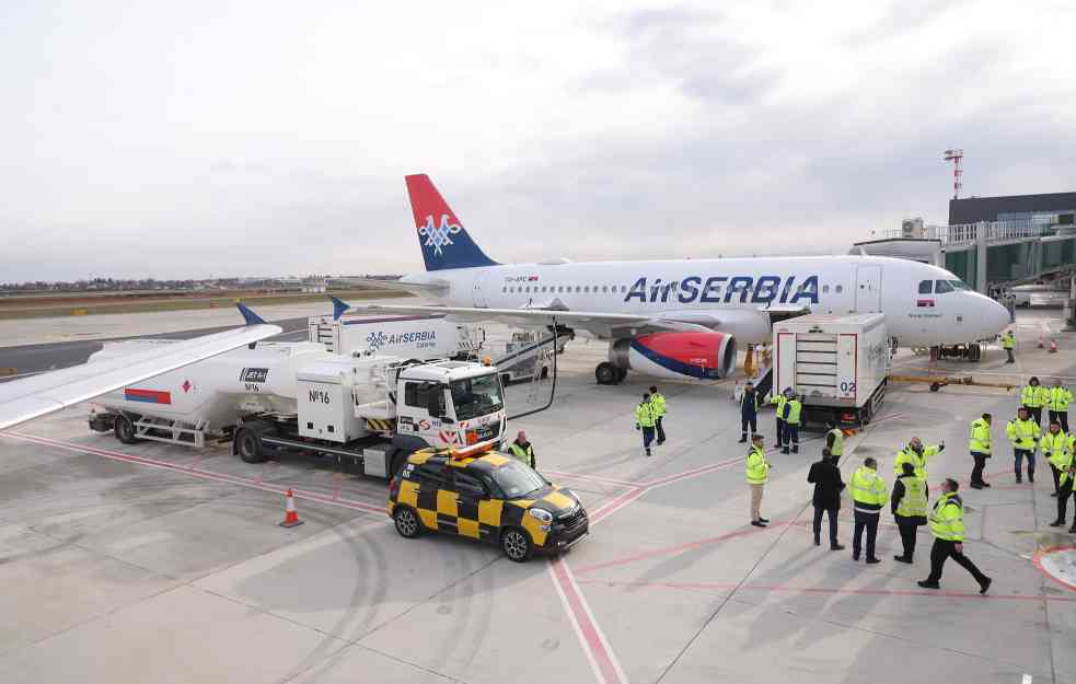 EVAKUISAN BEOGRADSKI AERODROM: Policija obavlja pregled, putnici napuštaju zgradu (FOTO)