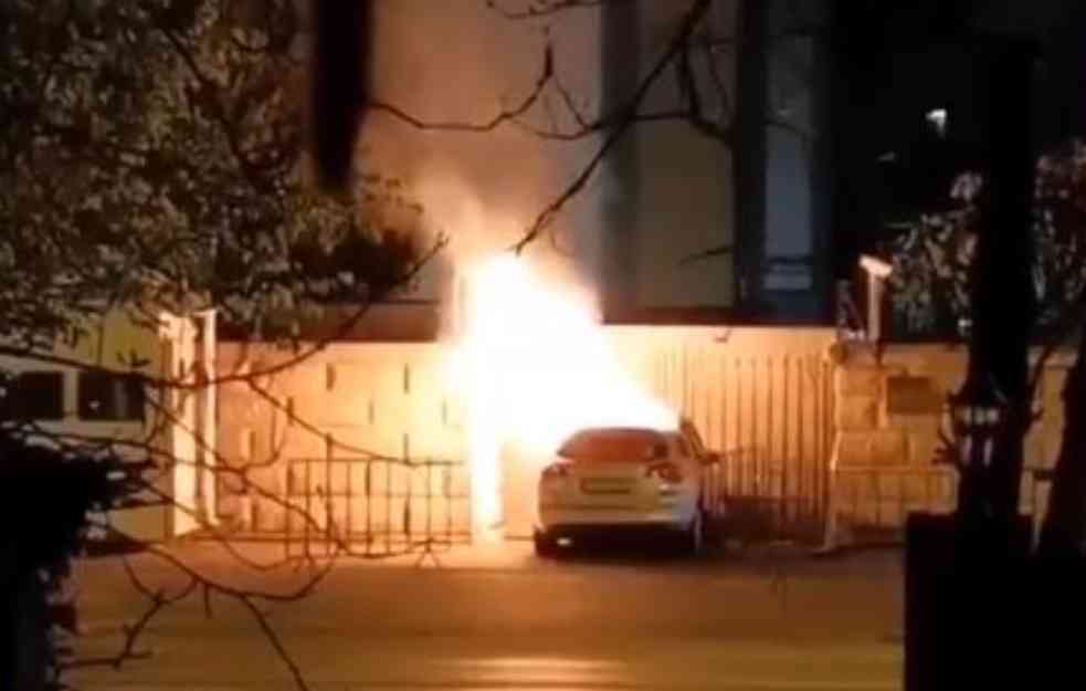 BRUTALAN NAPAD! Automobilom krenuo na Ruse, pa izgoreo (VIDEO)