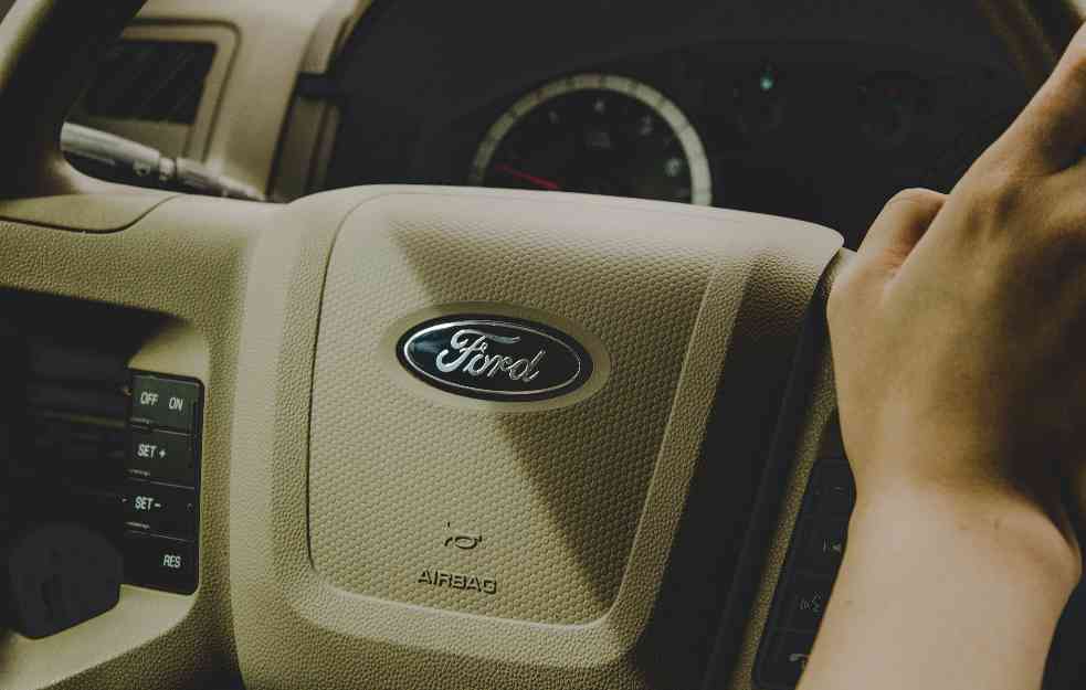 OTIŠAO U ISTORIJU: Poslednji primerak legendarnog modela Forda sišao sa trake (VIDEO)