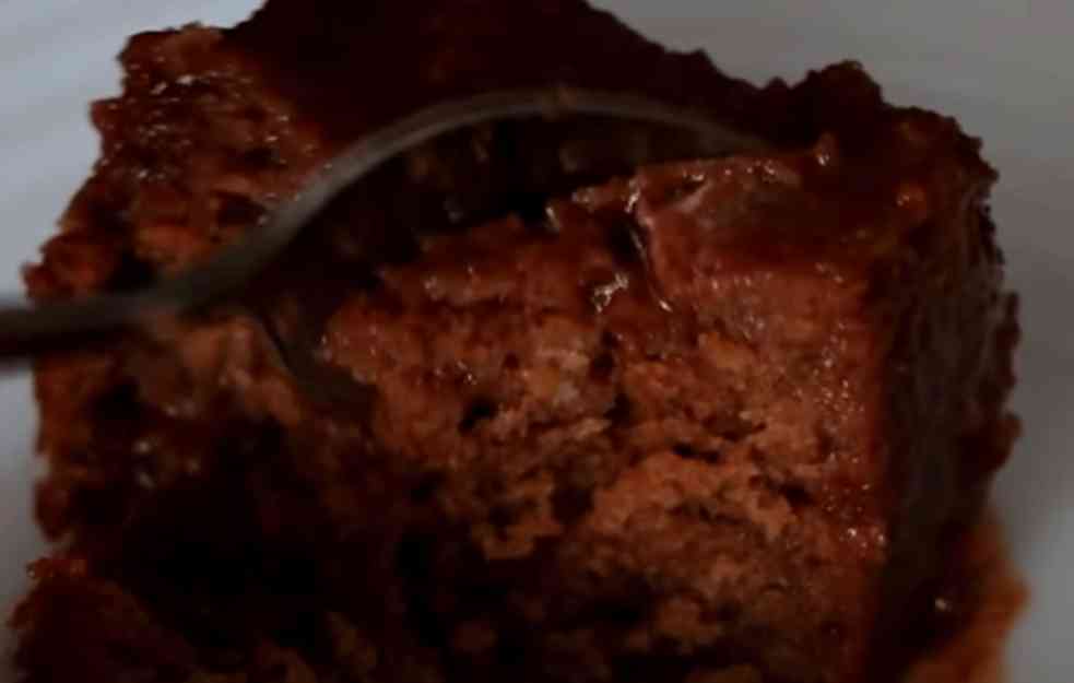 Kad vam se jede nešto SLATKO ovo je PRAVO rešenje: "Brzi" kolač na čašu očas posla (VIDEO)