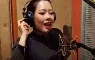 PO SRBIJI GRUVA ZASPO JANKO! Kineskinja zapevala našu pesmu i oduševila: Svi pričaju samo o njoj (VIDEO) 