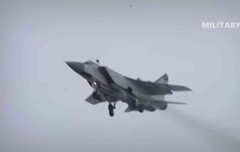 SRUŠIO SE RUSKI MIG-31: Posada se katapultirala, nesreću izazvao tehnički kvar (VIDEO)