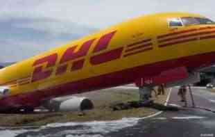 <span style='color:red;'><b>DRAMA NA AERODROMU</b></span>: Avion se bukvalno prepolovio, pogledajte kako je Boing skliznuo sa piste (VIDEO)