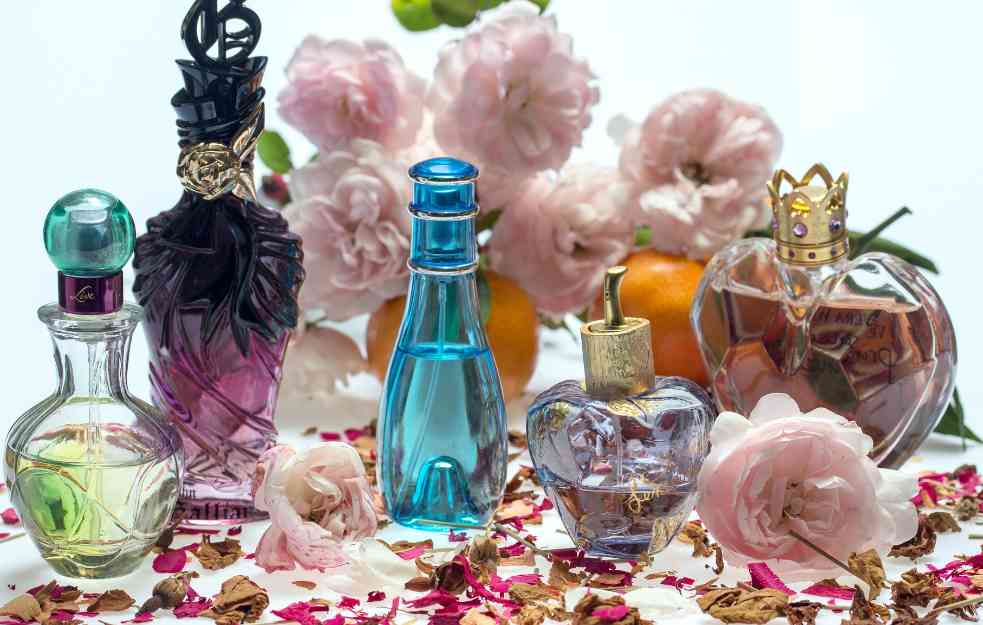 NA NJIH ĆETE MIRISATI CEO DAN: Ovo je 10 NAJPOSTOJANIJIH parfema (FOTO)