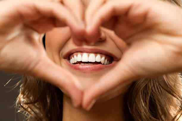 OTKRIVAJU ČAK I DA LI SMO POD STRESOM: Pet stvari koje zubi mogu da otkriju o našem zdravlju