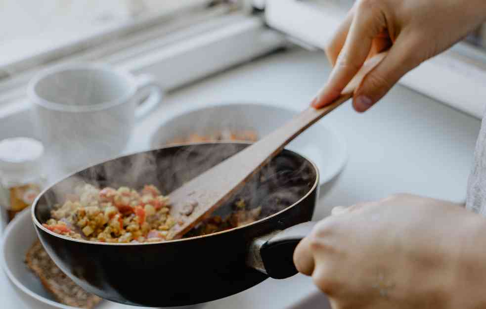 AKO STE STALNO GLADNI NA OVO OBRATITE PAŽNJU: 9 razloga zbog kojih imate povećan apetit