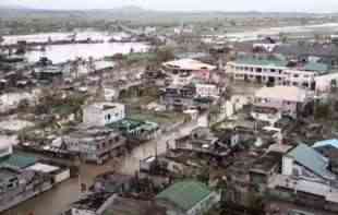 JEZIVE SCENE SA FILIPINA: <span style='color:red;'><b>Tropska oluja</b></span> napravila KATASTROFU, poginulo najmanje 25 osoba