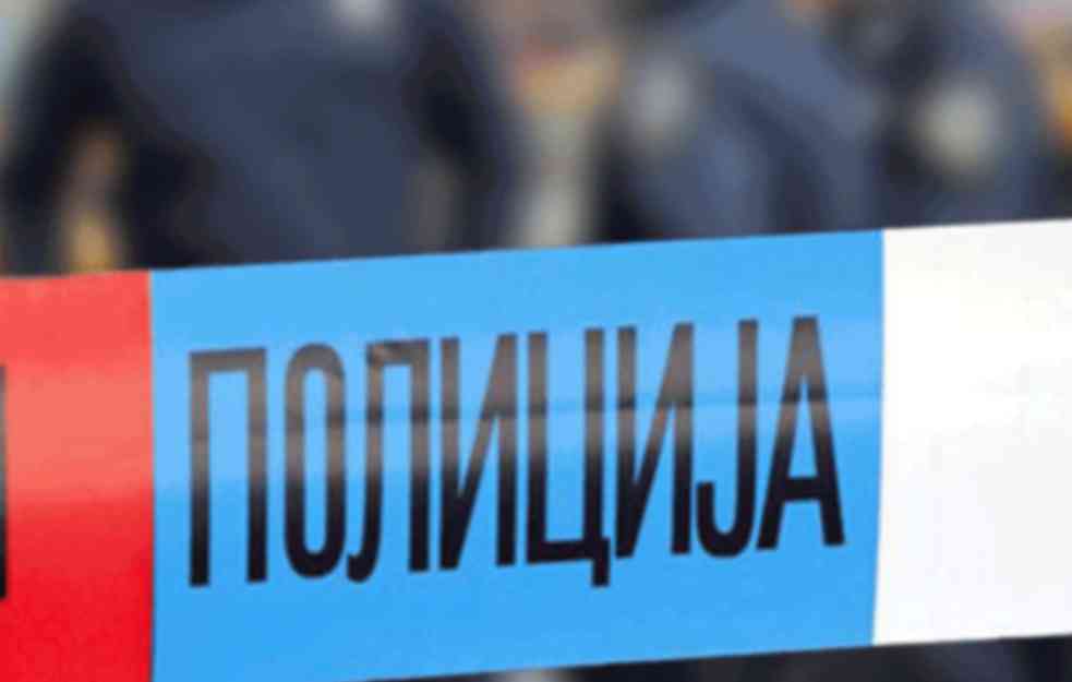 NESVAKIDAŠNJA SAOBRAĆAJKA: Autom sleteo na krov parkiranog vozila (FOTO)