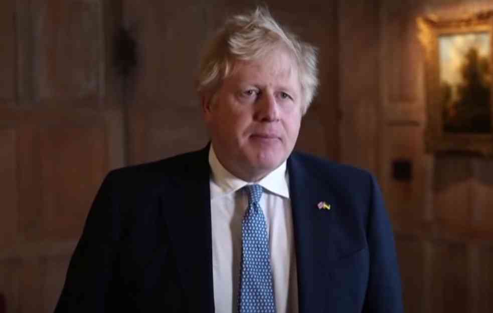 Borisa Džonsona ujeo noj: Bivši britanski premijer povređen u bizarnom incidentu VIDEO)