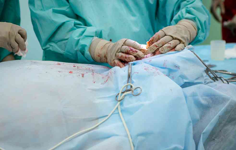 SVI NA ROBIJU! FATALNA GREŠKA HIRURGA! Pacijent preminuo posle operacije a evo i zbog čega (FOTO)