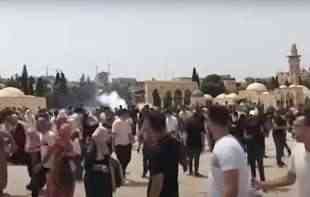 PREKO 150 POVREĐENIH! Haos drugog dana Ramazana: Letele kamenice na jevreje, policija suzavcem i mecima na Palestince
