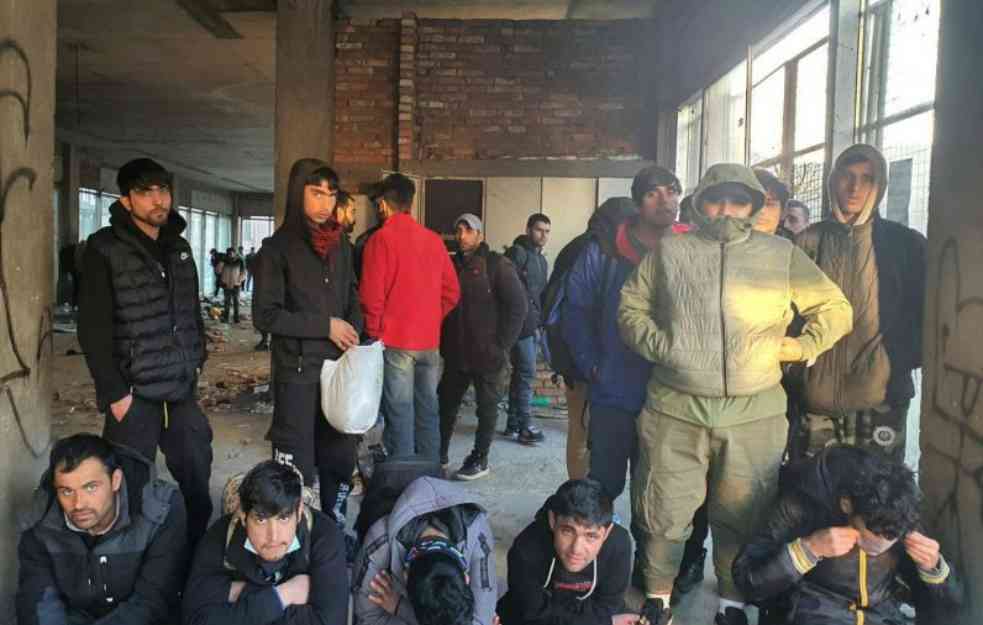  Ilegalni migranti u SAD dobijaju po 1.000 dolara da se samodeportuju