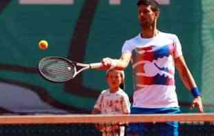 TRENING, PA DRUŽENJE! Klinci igrali tenis sa Novakom, uživancija na Dorćolu (VIDEO)