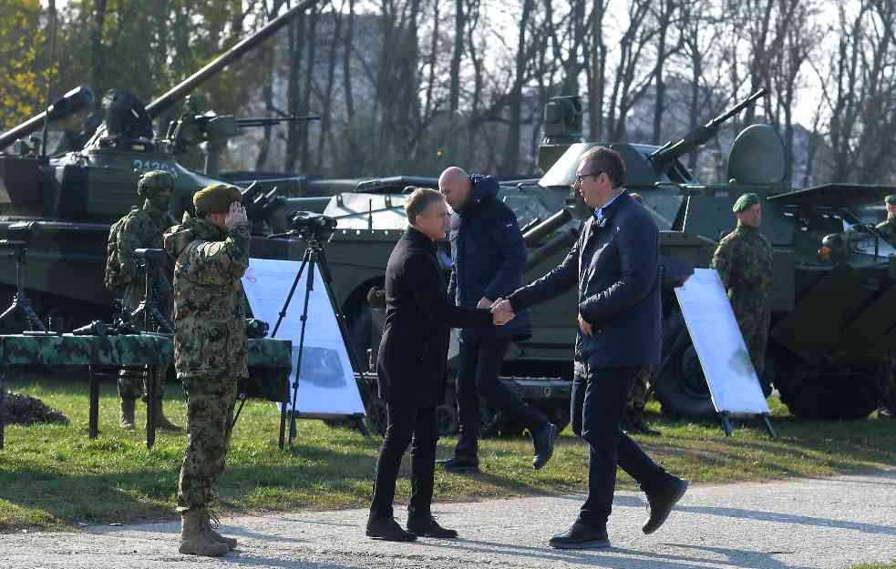 VUČIĆ ČESTITAO DAN VOJSKE SRBIJE: Posvećenost, čast i visok moral naše Vojske su naši NAJJAČI ADUTI kada je NAJTEŽE