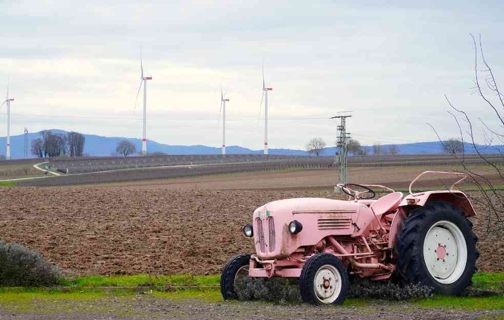POBUNA FARMERA : U Holandiji krenuli traktorima ka Hagu