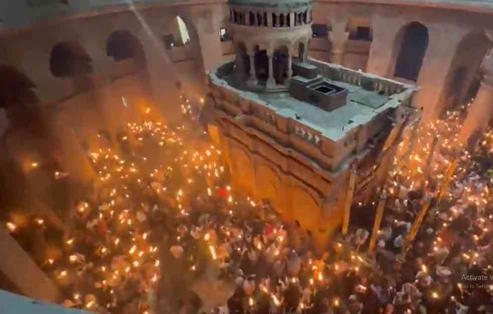 VELIČANSTVENA ATMOSFERA U JERUSALIMU! Blagodatni oganj sišao u Hram Groba Gospodnjeg (VIDEO)