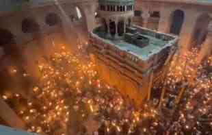VELIČANSTVENA ATMOSFERA U JERUSALIMU! Blagodatni oganj sišao u Hram Groba Gospodnjeg (VIDEO)
