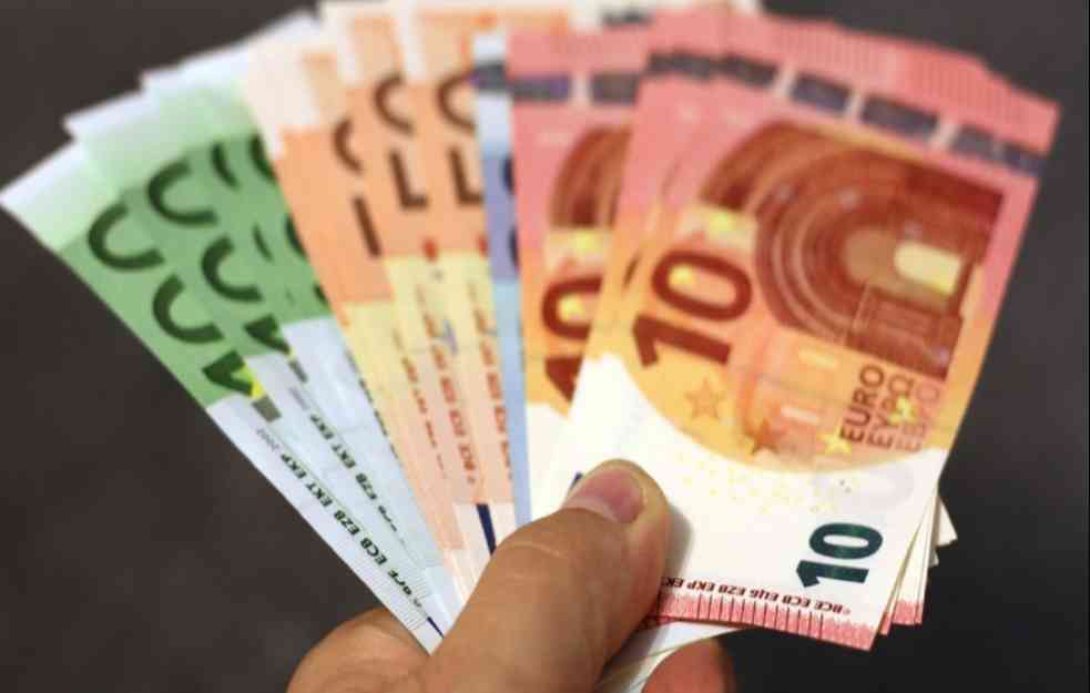 POSLE PRAZNIKA NOVA CENA: Ovo je današnji srednji kurs evra 
