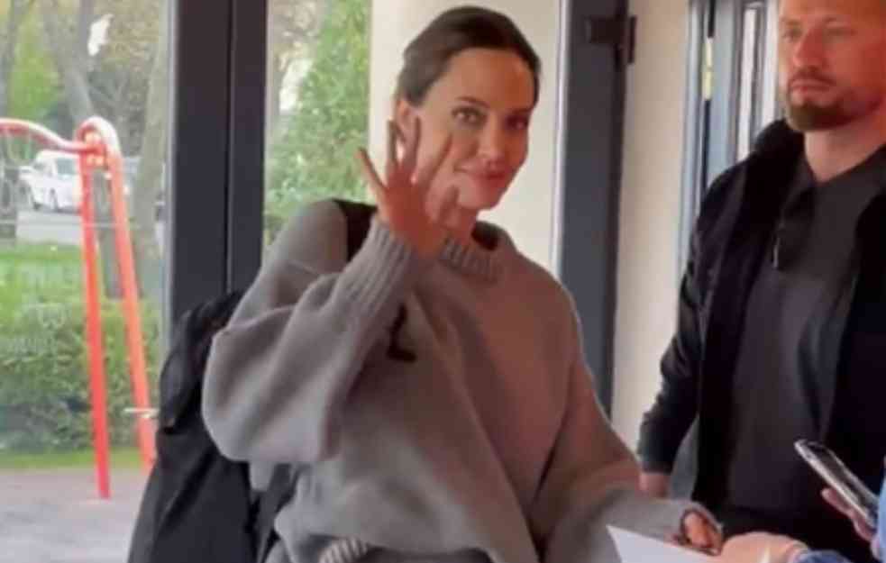 SVRATILA NA KAFU: Anđelina Džoli posetila Ukrajinu, slavna glumica primećena u kafiću (VIDEO)