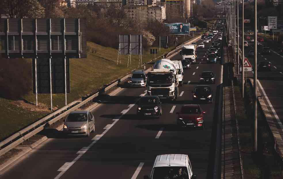 UPOZORENJE IZ AMSS: Popodne se očekuje pojačan saobraćaj, na OVIM PUTEVIMA će biti gužvi