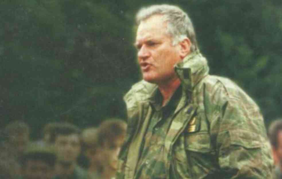 GENERAL RATKO MLADIĆ Jedna fotografija, a dve priče