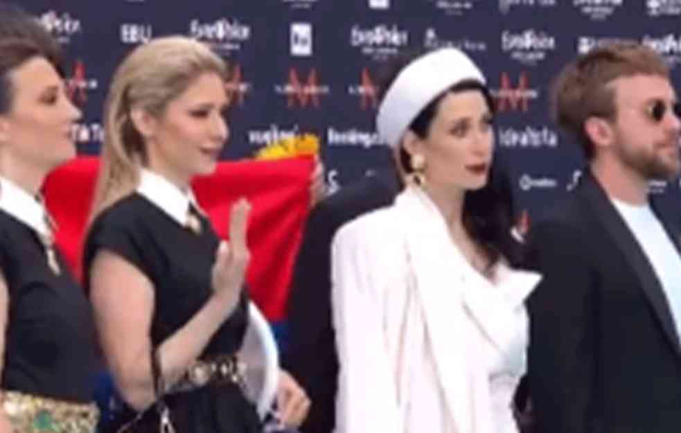 SPEKTAKL U NAJAVI: Konstrakta prošetala tirkiznim tepihom na otvaranju Evrovizije (VIDEO)