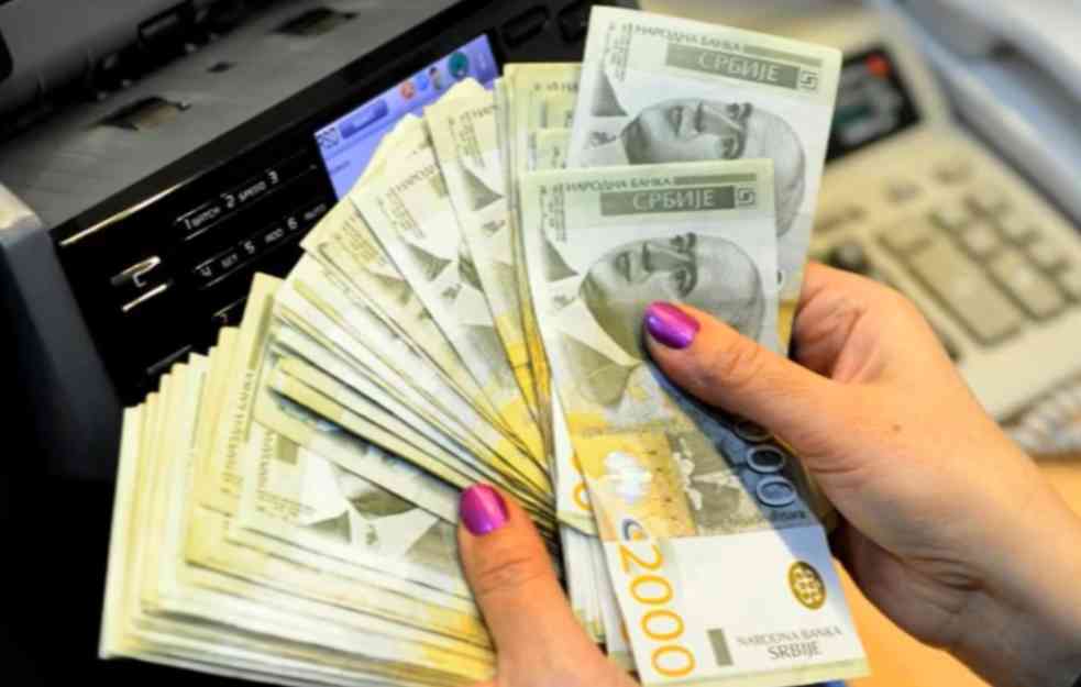 Prosečna zarada u Srbiji po prvi put veća od potrošačke korpe