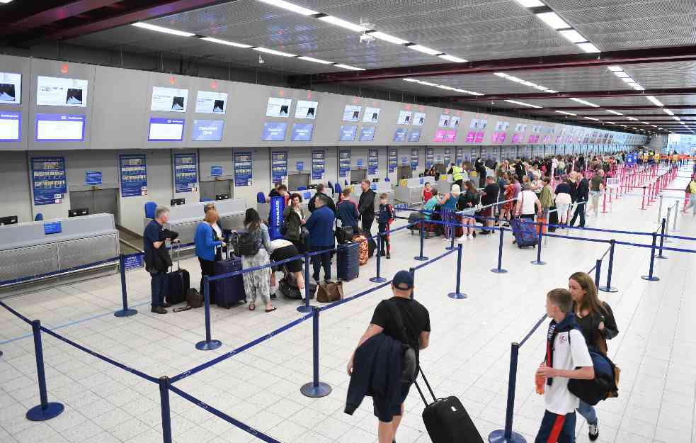 KONAČNO! Vlasti ukinule mere na aerodromima, NEMA VIŠE MASKI