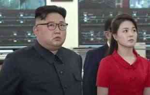 HIT SNIMAK <span style='color:red;'><b>Kim Džon Un</b></span> pokrio lice (VIDEO)