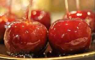 Šećerne jabuke poslastica za radost najmlađih (VIDEO)