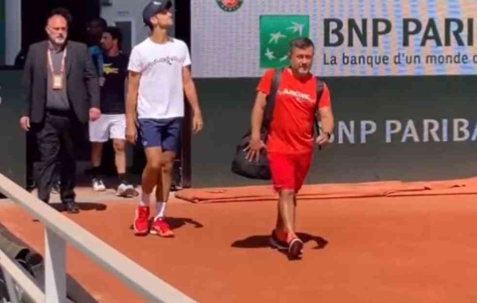 NOLE STIGAO U PARIZ: Francuzi ga dočekali sa FENOMENALNOM porukom (VIDEO)