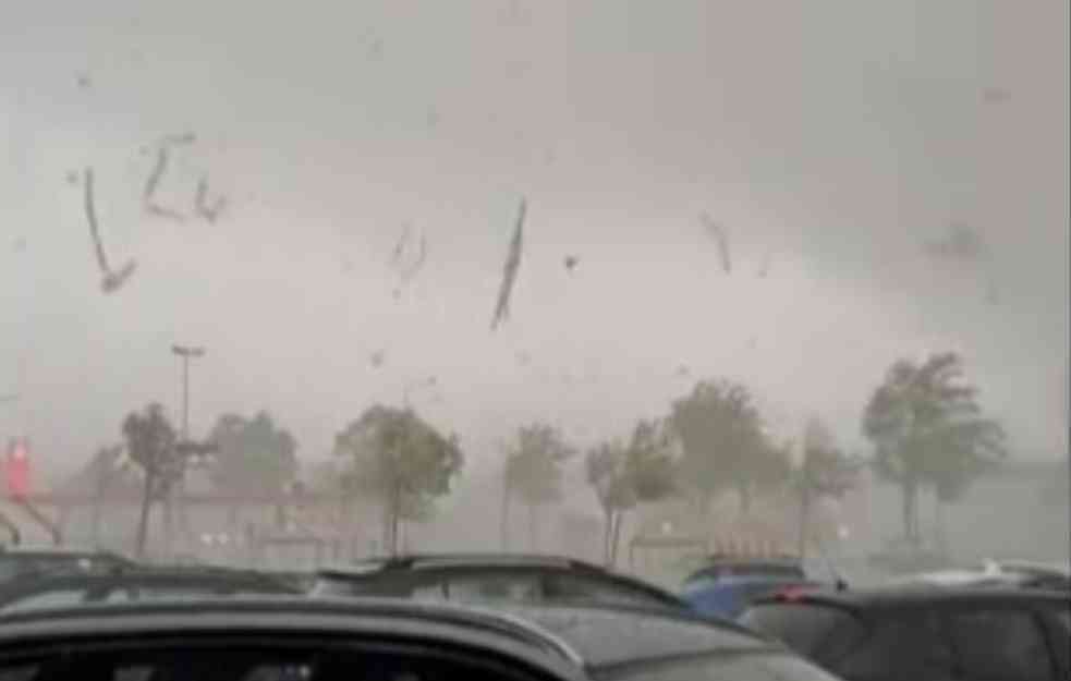 NEVREME ČUPALO DRVEĆE I SKIDALO KROVOVE: U velikoj oluji u Nemačkoj ima POVREĐENIH (VIDEO)