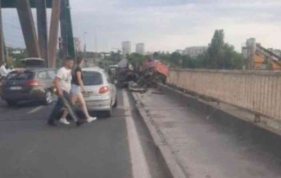 DETALJI STRAVIČNE NESREĆE NA PANČEVAČKOM MOSTU: U kamionu poginuo BRAČNI PAR, ispali iz kabine 