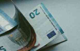 ZVANIČNI SREDNJI KURS: Evro danas 117,52 dinara