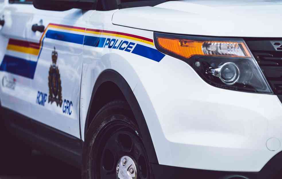 ČETIRI OSNOVNE ŠKOLE BLOKIRALA POLICIJA: Muškarac sa puškom šetao u blizini obrazovnih ustanova u Torontu