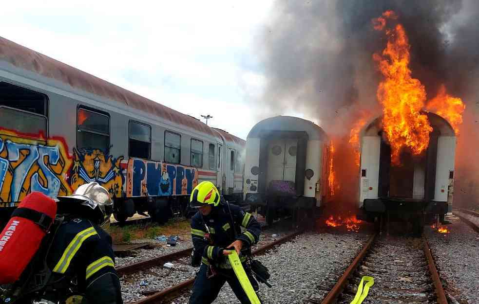POŽAR NA ŽELEZNIČKOJ STANICI: Zapalili se vagoni u Zagrebu (FOTO)