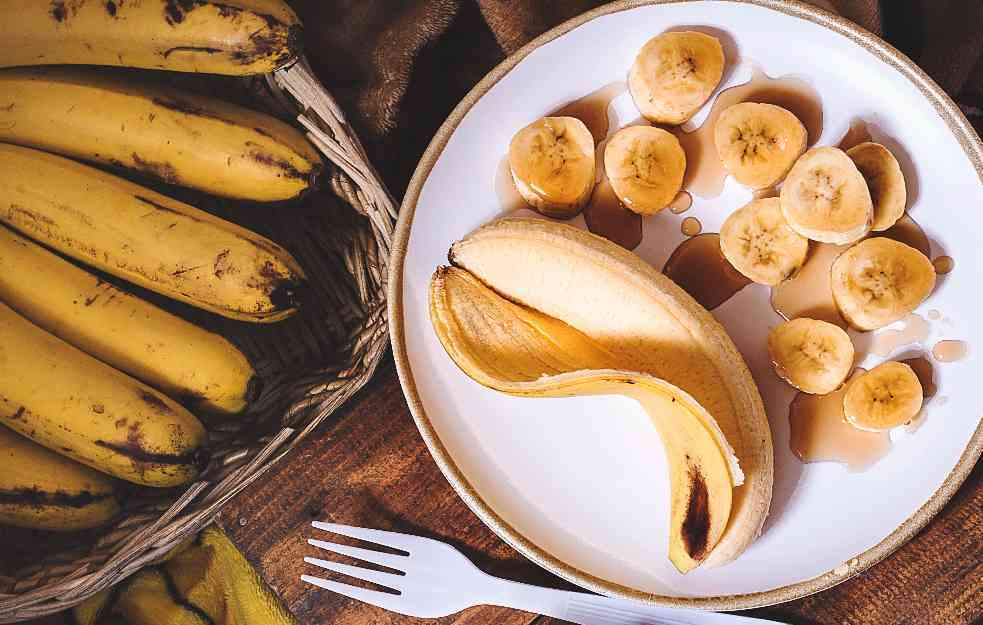 Kako čuvati banane u frižideru da ostanu sveže, a moŽe te ih i zamrznuti! Jeste li znali to?