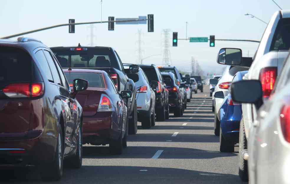 OPREZ ZA VOZAČE: Pojačan saobraćaj, najviše na prilazima gradovima