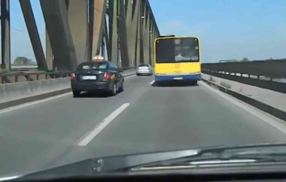 UDES NA PANČEVCU: Sudar autobusa i dva automobila, ne zna se ima li povređenih