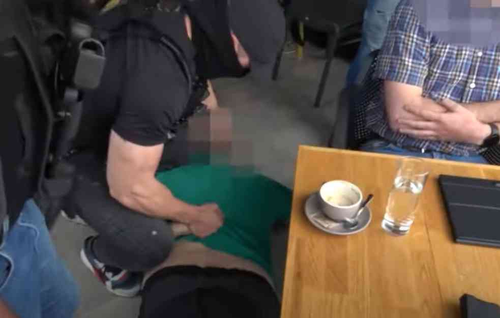 BRZA AKCIJA POLICIJE: Uhapšen reketaš u centru Beograda, gosti kafići ostali zapanjeni (VIDEO)