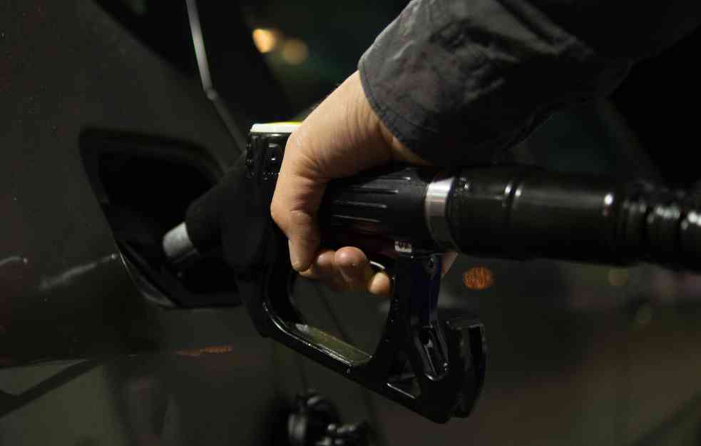 POSKUPLJENJE GORIVA: Pogledajte nove cene za dizel i benzin