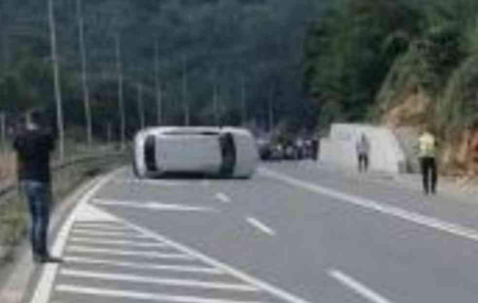 Nezgoda kod Čajetine: Auto se isprevrtao na putu