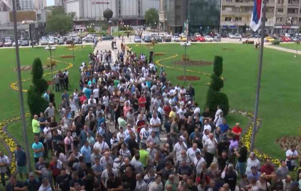RADNICI FIJATA DOLAZE U BEOGRAD: Najavljuju blokadu i protest do večernjih sati