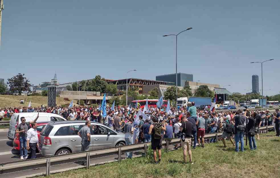 GLAS NA PROTESTU RADNIKA FIJATA U BEOGRADU: Traže da Vlada uvaži njihove zahteve