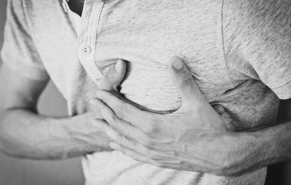 OPASNO JE DA OVO VOĆE JEDETE NA PRAZAN ŽELUDAC: Može da izazove probleme sa srcem
